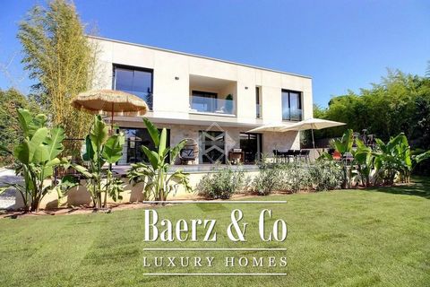 New contemporary villa, combining elegance and comfort, located at the end of a peaceful cul-de-sac, offering absolute discretion. Generous, light-filled living space with 5 bedrooms, ideal for a large family or entertaining guests. In a peaceful set...