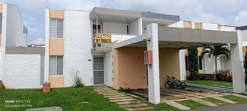 VENTA CASA CAMPESTRE DE DOS NIVELES, CONDOMINIO GIRASOLES DEL CASTILLO JAMUNDI Vivienda con diseño moderno, espacios amplios y abiertos. Primer piso consta de sala comedor, cocina americana con mesón en quartzone, una alcoba grande ó estudio con baño...