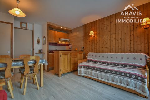 ARAVIS INTERNATIONAL IMMOBILIER exclusively presents this charming studio cabin of 27 m2, ideally located near the biathlon stadium and a few steps from the center of the village. It includes an entrance with a closed mountain area, a living room wit...