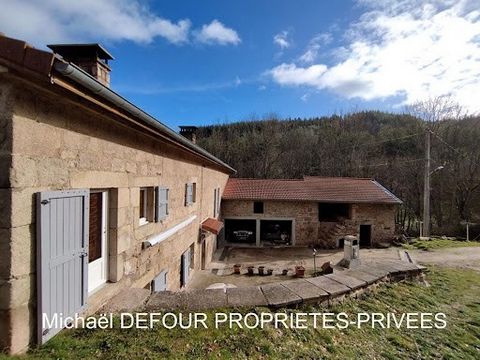 Lapte 43200, à 12 km d'Yssingeaux et de l'accès à la RN88 dans un cadre naturel sans voisin, corps de ferme en pierre avec dépendances sur 3 hectares de terrain. Prix de vente 325 000 euros présenté par Michaël DEFOUR O6 49 09 83 40. Corps de ferme d...