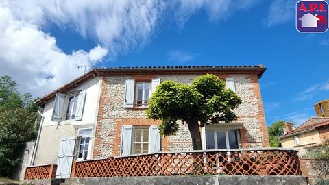 HUIS MET TERRAS EN TUIN Gelegen in de stad Cante, huis met 6 kamers bestaande uit 4 slaapkamers, met de mogelijkheid om extra ruimte te creëren op de zolder, een grote keuken, een woon-eetkamer die uitkomt op een mooi schaduwrijk terras. Een overdekt...