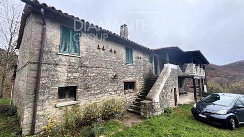 Gubbio (PG), Loreto Alto: Agricultural company with a farmhouse on two levels and 13.25 hectares of land composed of: - 4.5 hectares of high hill arable land; - approximately 4.6 hectares of coppice forest; - approximately 4.15 hectares of pasture an...