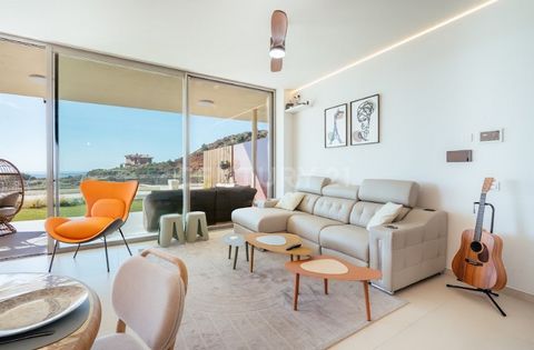 Description: Discover your new home in the heights of Higuerón, Mijas! This stunning apartment, newly built in 2024, offers you an unparalleled living experience with panoramic views of the Mediterranean and the city. Located in the prestigious Vista...