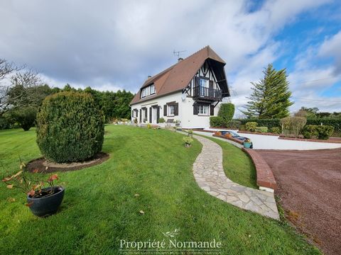 Propriété Normande exclusively offers you this house of good construction with its Norman interior in a residential area of Bernay. Close to middle school // school, 20 minutes walk from the city center and its SCNF train station. It offers on the gr...