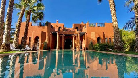 This property is located less than 30 minutes from downtonw Marrakech, at the foot of the Atlas mountains: the views are awesome. Nestled in a mature 1 hectare garden also hosting a 8mx6 swimming-pool with pool-house, a berber tent, 2 pavilions, a ha...