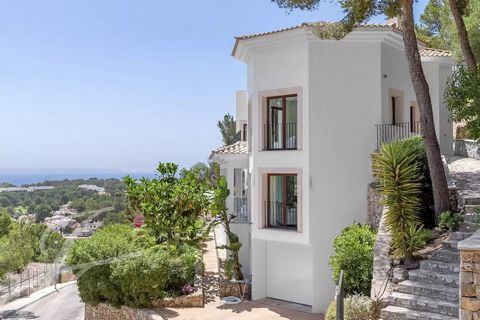 This charming Mediterranean-style villa is located in a quiet and sought-after neighborhood of Portals Nous and offers stunning views of the sparkling sea. The property extends over three floors and comprises a generous living space of approximately ...