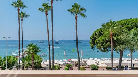 In the heart of the Croisette, in a prestigious historic palace whose Belle Epoque style blends superbly with the Art Deco style, this spacious flat boasts stunning sea views. The residence is secure and has a 24/7 security service. An ideal pied-à-t...