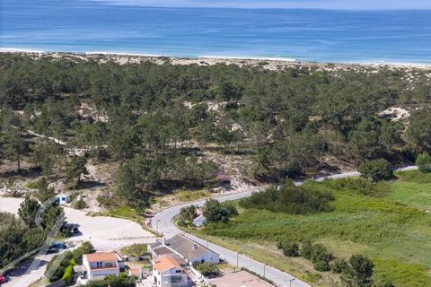 Plot | Comporta style villa | 3-bedr. house | 221 m2 | walk-in access | Pego beach | swimming pool | Lagoa Formosa, Pego 557m2 plot with approved project for a charming cabana-style villa with 3 suites, large living area, garden and swimming pool. Id...