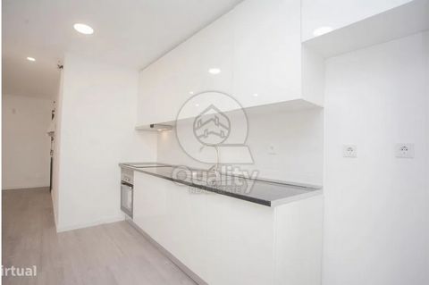 T3 on the ground floor (ground floor): • Living room and kitchen in open space fully modern and functional. • Kitchen equipped with hob, oven and extractor fan. • One of the bedrooms with en-suite bathrooms, providing comfort and privacy. • Shared ba...