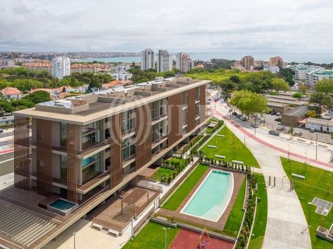 4-bedroom apartment with 209 sqm of gross private area, a private pool, a 194 sqm terrace, and six parking spaces, located in the One Living condominium in Gandarinha, Cascais, featuring a garden and pool. The apartment consists of an entrance hall, ...