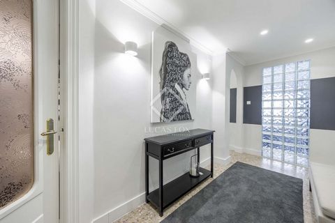 This modern designed apartment is in a superb location of the city centre, walking distance to the main train station, metro links and the old town. Abundance of great cafes, supermarkets and restaurants all within walking distance. The apartment boa...