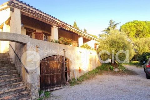 Discover this 94 m² villa in Tourrettes-sur-Loup, a picturesque village in the heart of the Côte d'Azur. Nestled in a verdant setting with unobstructed views of the sea and hills. This property offers a peaceful and pleasant living environment. The v...