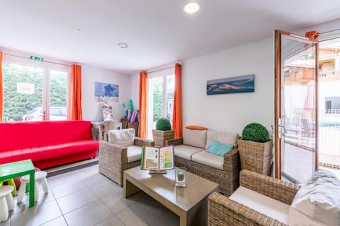 In einer ruhigen, grünen Umgebung gelegen, bietet dieses Apartment eine perfekte Mischung aus Strand- und Seeleben und ist somit ideal für Wassersportler und Erholungssuchende. Das Anwesen umfasst ein Wohnzimmer mit einem Schlafsofa für zwei Personen...