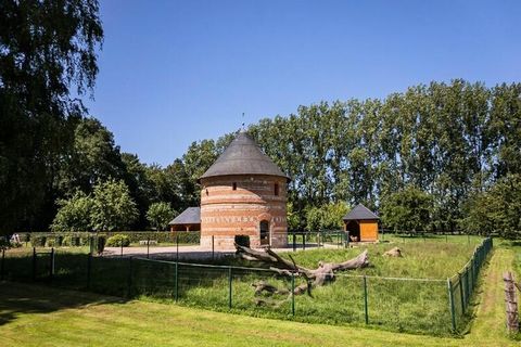 A 15 mInutes des plages, dans un petit village cauchois, à l'entrée d' une ferme en activité (avec possibilité de visiter la ferme), venez découvrir ce magnifique colombier restauré. Gîte indépendant sur jardin partiellement clos de 1000m² (le fond d...