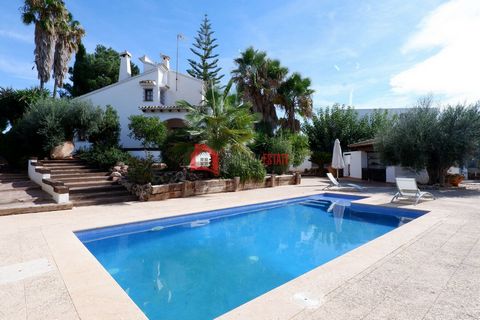 Exclusive Mediterranean Villa with Swimming Pool in La Masía de Bétera: An Oasis of Tranquility at the Gates of Valencia Discover this stunning Mediterranean style villa, a hidden gem in the picturesque urbanization of La Masia de Bétera. Built with ...