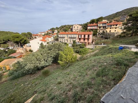 Belle parcelle de terrain constructible de 410 m2 viabilité en bout de parcelle, vue sur la mer.