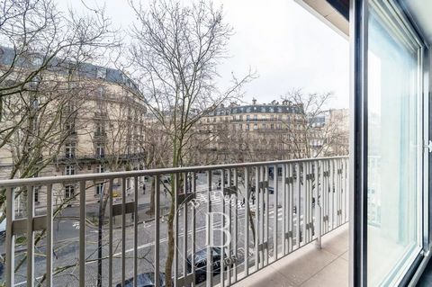 Located right next to the Parc Monceau, this property is on the third floor with elevator of a 1961 building with janitor. The apartment offers a number of assets that are very rare on the market: its exceptional location, its through-plan layout and...