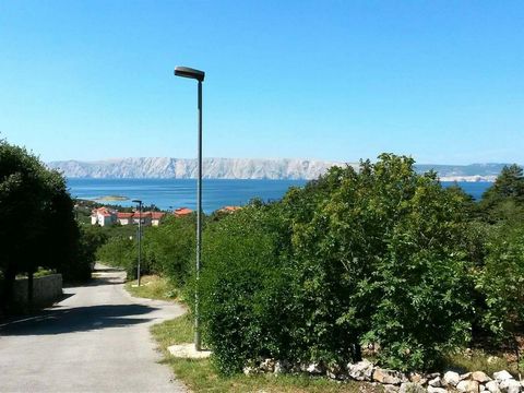 Location: Klenovica, near Novi Vinodolski Price: €148,000 Size: 365 m² Property ID: ST-0199 We are pleased to offer this urbanized building plot located in the charming village of Klenovica, just 200 meters from the sea. Nestled below the main coasta...