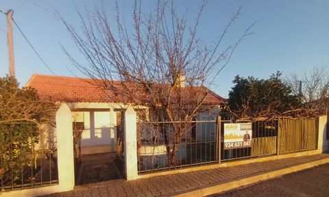 Single storey house T3+1 with Backyard in Fornalhas Velhas - Vale de Santiago Change your life, here you will be happy! Enjoy the tranquility and well-being of the Alentejo, between Seara and Praia. 3+1 bedroom villa for refurbishment, located on a p...