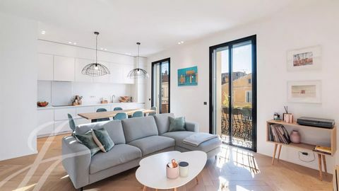 Between the Rue d'Antibes and the Croisette, superb recently renovated apartment in a beautiful bourgeois building with elevator. Located on the 3rd floor, with a 