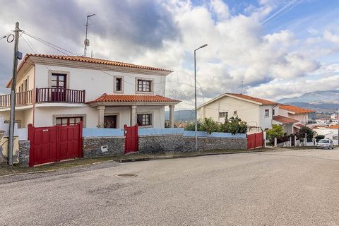 4 bedroom villa with 3 floors, set in a total area of 650 m², with 501 m² of construction area. Located in a quiet area of villas in Mirandela, this property offers comfort, functionality and excellent finishes.   Key features:   Interior: Fully equi...