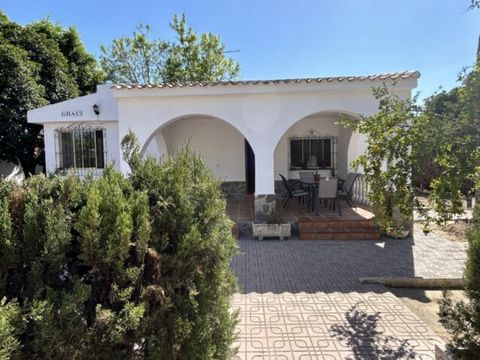 This very nice spacious finca is in a residential area in Monforte del Cid Orito 5 minutes from the Alenda golf course 15 minutes from the airport and 20 minutes from the sea This urbanisation has a park and a communal swimming pool there is no addit...