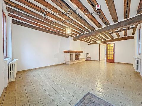 Ricardo SOARES vous propose à la vente cette maison pleine de charme et de potentiel, située en plein coeur de Pont-Sainte-Maxence, à deux pas des écoles, commerces, églises et transports. Construite en 1800, cette propriété offre une surface habitab...