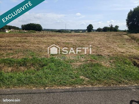 Situé à La Chapelle-Thècle (71470), ce terrain de 8015 m² bénéficie d'un emplacement idéal en pleine campagne, offrant un environnement paisible et préservé. Proche du bourg, il allie tranquillité et commodité, avec l'eau, l'électricité et le télépho...