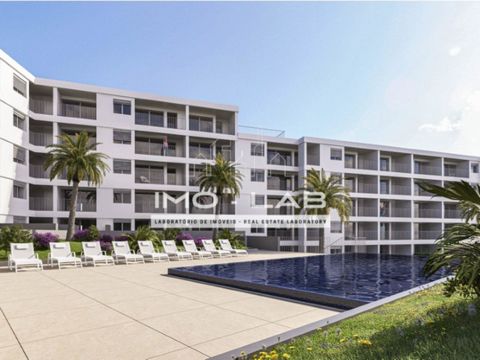 Come and see this fantastic development that is emerging next to the first line of the sea, in an area called Serrado do Mar, in Câmara de Lobos, at an elevation of only 100 meters! Features: -> Studio -> Terrace + patio. -> Excellent quality of fini...