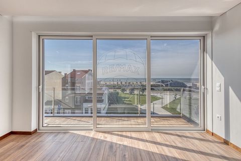 Apartamento T3 Novo com Vista Mar | Espinho | 565.000€ Este T3 novo , inserido no Empreendimento Wide River , destaca-se pela sua localização privilegiada em frente à praia , junto à ciclovia e zona pedonal , permitindo-lhe desfrutar de um estilo de ...