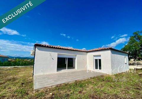 Dans un environnement calme avec vue sur les Cévennes environnante venez découvrir cette superbe villa contemporaine de 100m2 , 4 pièces, de plain pied très lumineuse de 2023 posée sur un terrain de 650m2 clos. Dès l'entrée la pièce de vie de 45m2 sa...