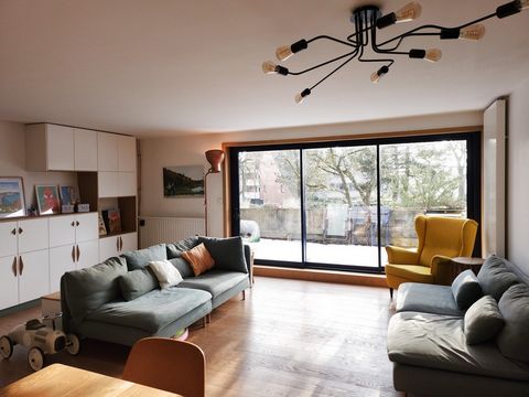 Nouveauté sur le secteur du LAM et du Parc, joli duplex entièremenr rénové. ce bien offre une grande pièce de vie parquetée, cuisine équipée ouverte le tout donnant accès à la terrasse par de larges baies vitrées. l étage dispose de 3 chambres avec p...