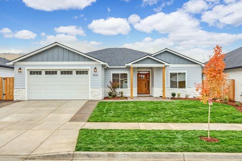 Beautiful brand-new construction home located in a great East Medford neighborhood. This well-built home features an open floor concept, 4 bedrooms, 2 full bathrooms, spacious entryway, high end flooring, great finishes, tankless water heater, and ab...