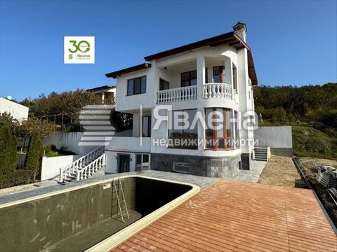 For sale is a three-storey house with a large swimming pool and a garage in the village of Obrochishte, located in an extremely peaceful and picturesque area, famous for its fresh air and peaceful atmosphere, ideal for escaping the city noise. The ho...