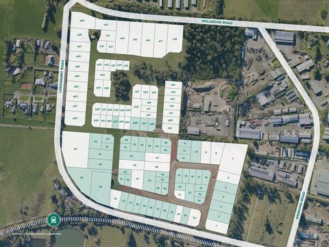 Poseer, ocupar, desarrollar, invertir. Cameron se complace en ofrecer 73 lotes a la venta en 220 Longwarry Road, Drouin. Estratégicamente ubicada en una zona Industrial 1 de alta demanda, esta subdivisión de terrenos ofrece una gama de parcelas de di...