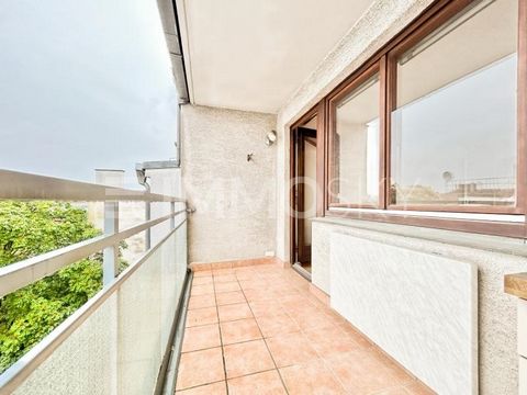 Quiet and optimally connected! This exciting 3-room apartment on the 6th floor of the elevator convinces with an optimal room layout (suitable for shared flats). Upon entering, you will enter the inviting anteroom, from which you can access the spaci...