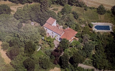 EXCLUSIVITÉ VIAGER OCCUPÉ, à Saint Caprais de Lerme (47270) commune proche d'Agen. Implantée sur un terrain arboré de 6355m² avec piscine et puits, cette maison aux airs de mas provençal d'environ 165m² vous offre un cadre de vie agréable calme et sa...