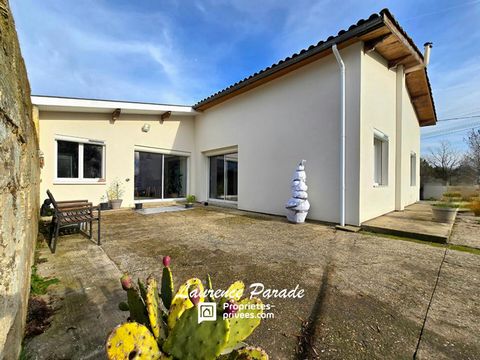 Cette maison mitoyenne d un coté, a bénéficié d'une rénovation complète et soignée, intégrant des matériaux de qualité et des prestations modernes. Grâce aux travaux d'isolation intérieure et extérieure récemment réalisés et au système de chauffage n...