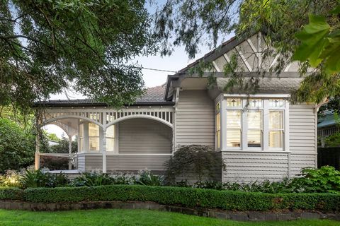 An exquisitely renovated family haven in one of Canterbury’s most esteemed positions, ‘Cromer’ presents a flawless synthesis of its original circa 1910 Edwardian character with the very finest cotemporary designer luxury. Framing verdant vistas of it...