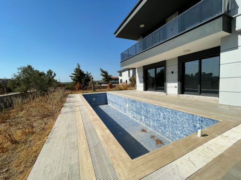 5 bedroom detached villa for sale in Didim Akbuk side. 5  bedrooms 4 bathrooms a spacious living room with a separate kitchen and villa built on 720 sqm plot of a land and villa has a large swimming pool and spacious garden area. Features: - Air Cond...