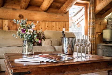 Dit prachtige chalet in Val d'Isère is de perfecte uitvalsbasis voor een groep vrienden of een groot gezin, met comfortabele accommodatie voor maximaal 12 gasten. Het ligt op korte afstand van de skibus en biedt gemakkelijke toegang tot de pistes, wa...