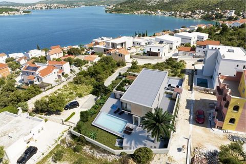 In the enchanting town of Ražanj, a new villa of modern design is currently under construction, nestled in an exceptional location just 170 meters from the crystal-clear sea. This splendid villa, offering approximately 250 square meters of living spa...