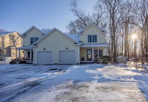 Welcome to this beautifully renovated three-bedroom, two and half bath condo nestled on a peaceful cul-de-sac. Featuring hardwood floors throughout, this home boasts a modern and inviting atmosphere. The updated kitchen is comes with stainless steel ...