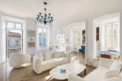 In the heart of downtown Nice, on the emblematic Place du Palais de Justice, in neo-classical style, lies this exceptional 139 m2. Located on the top floor of a period building, this 5-room apartment, has been completely renovated with luxurious fini...