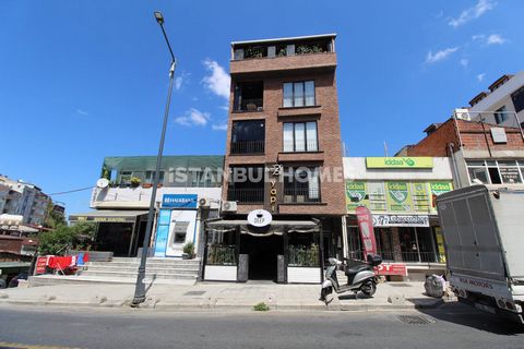 Duplex-Wohnung in einem Gebäude nahe der U-Bahn-Station in Istanbul Eyupsultan Die renovierte Maisonette-Wohnung verfügt über große Räume, darunter eine Terrasse. Die Wohnung ist mit Satellitenfernsehen, Laminat- und Keramikböden, Stahltüren, PVC-Bal...