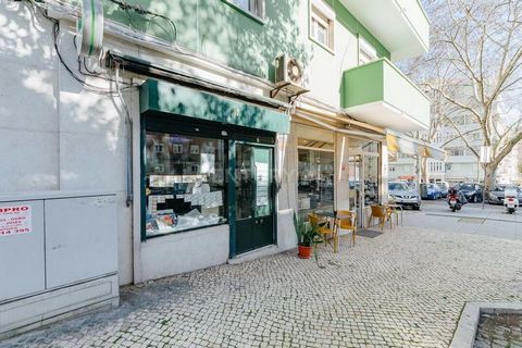 Vous recherchez un investissement sûr et rentable ? Nous avons la solution idéale pour vous ! Description de l'entreprise : Transfert d'un magasin de 50 m², réparti sur 2 étages, situé dans l'un des quartiers les plus fréquentés de Penha de França. C...