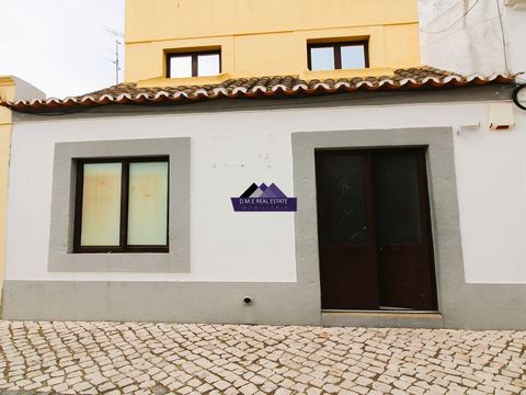 Bakery in operation with excellent location in the center of Vila Real de Santo António. 3-storey trade, ground floor with bakery in operation with four rooms, fully equipped and a bathroom. Access to the first floor by stairs, comprising a mini kitc...