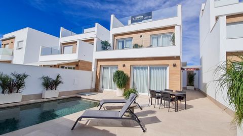 Excelente villa de 3 dormitorios mas 2 baños, se encuentra en una zona residencial de San Pedro del Pinatar, la cual está perfectamente comunicada con el centro de la localidad, a poco más de un kilómetro de las playas del Mar Mediterráneo y a dos ki...