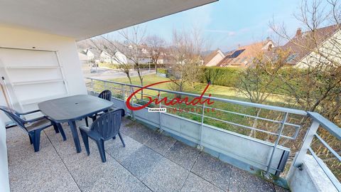 Situé au premier étage d’une résidence calme et bien entretenue, cet appartement de 52,2 m2 offre un cadre de vie agréable et fonctionnel. Dès l’entrée, vous découvrez un espace accueillant menant à un salon-séjour lumineux, ouvert sur une cuisine, p...