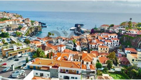 Cerchi un nuovo appartamento sull'affascinante isola di Madeira - Câmara de Lobos? Vi presentiamo uno spettacolare appartamento di lusso con piscina privata, la scelta ideale per chi apprezza il comfort, la qualità e una posizione privilegiata! Quest...